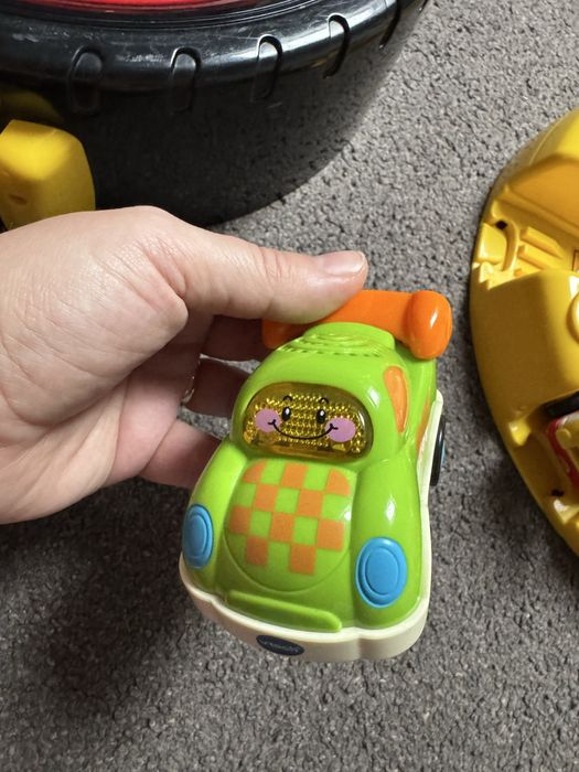 Roata Carry case Vtech toot toot cu 8 masinute