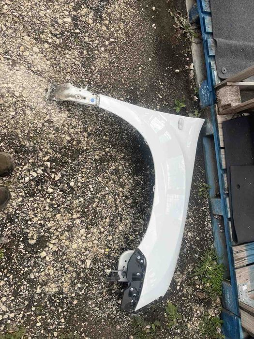 Десен калник Dacia duster 2015g оригинален бял както го виждате