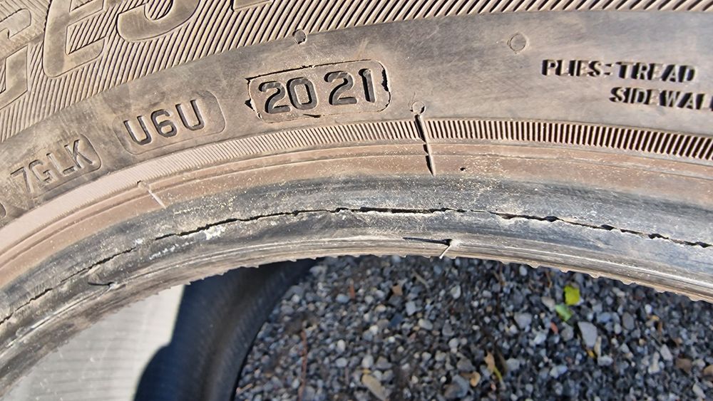 Anvelope 305/40R20 marca Bridgestone, DOT 2021,7 mm