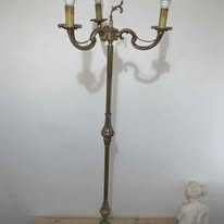 Veioza de podea din brobz