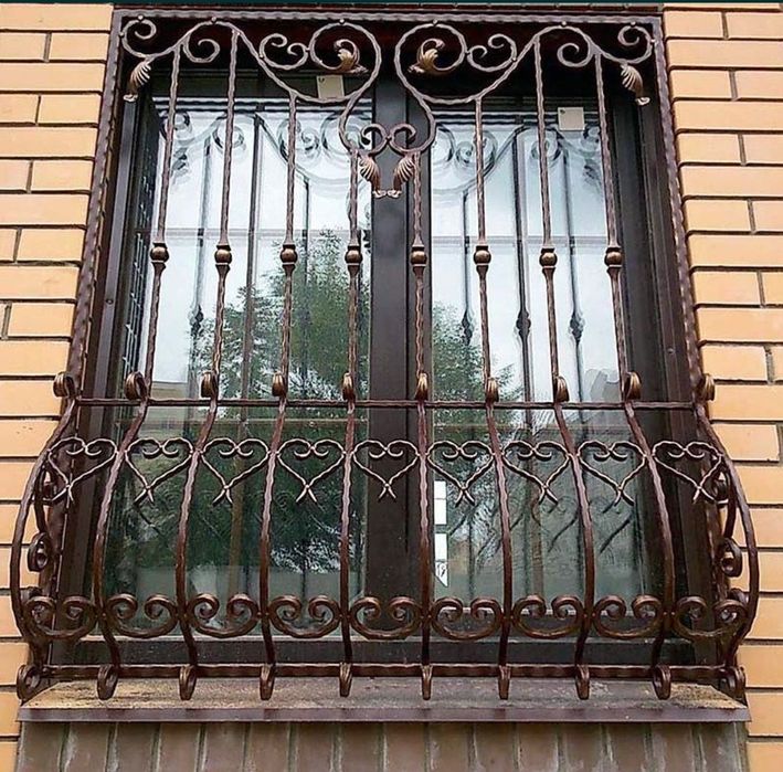 Сварщик решетки.