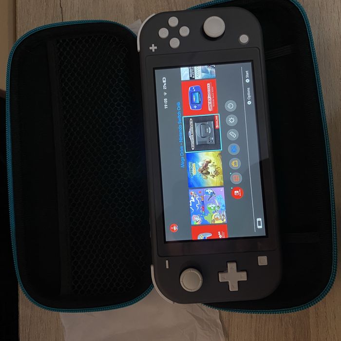 Nintendo Switch Lite Grey – отлично състояние + много аксесоари Orzly + Micro SD 64GB (A2/ u10)