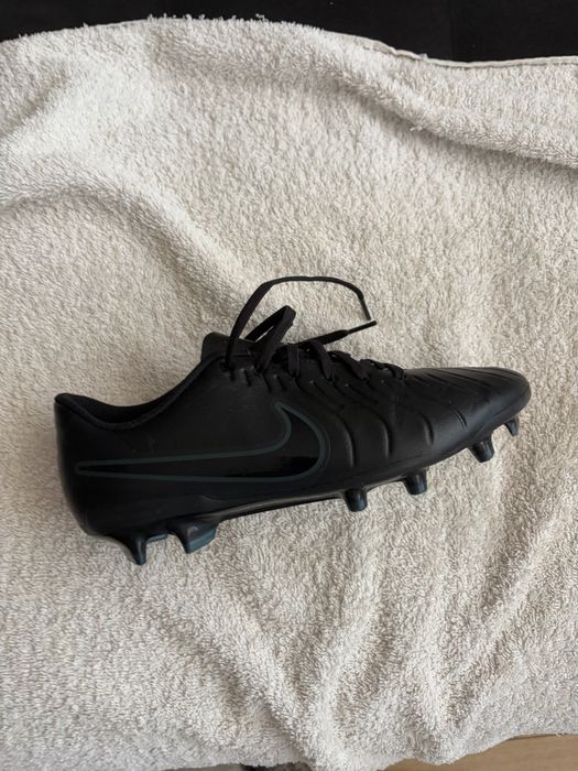 Продат се: Nike Tiempo Legend 10 Academy FG/MG 42EUR