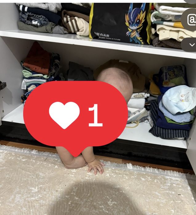 Шкаф почти новый.