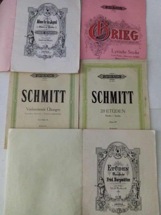 Нотни партитури, музикални албуми  и школи за пиано