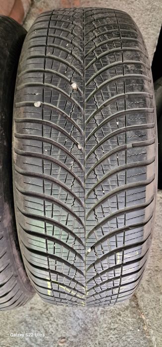215/65/17 Goodyear Vector 4S