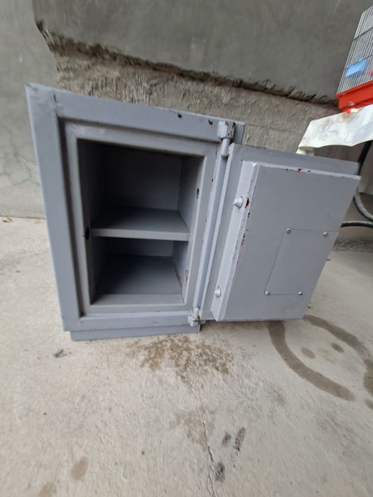 СЕЙФ Огнестойкий состояни отлично есть фото