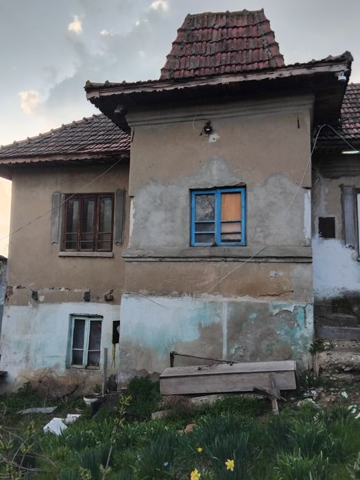 Vând casa în varvoru de sus