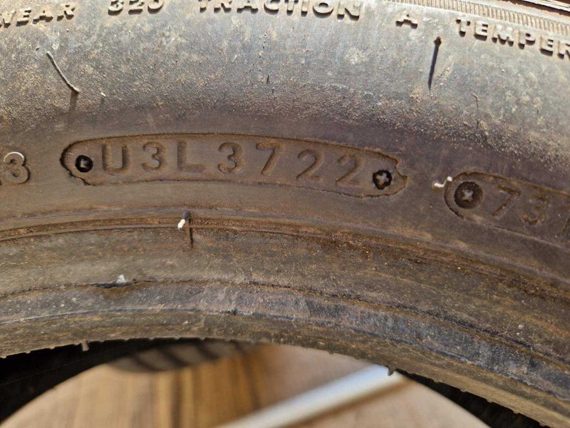 2 Bridgestone R16 195/55
летни гуми
DOT3722