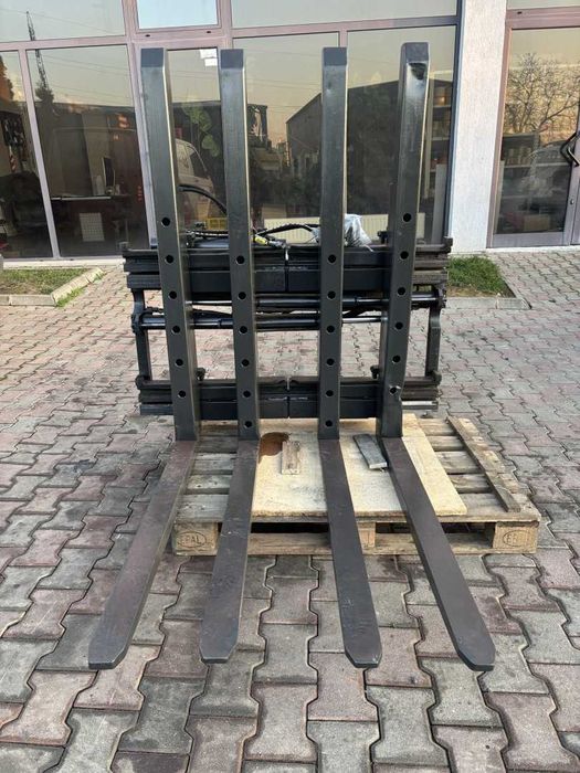 Atașament motostivuitor dublu palet +Side Shift FEM3 KAUP An fab. 2022