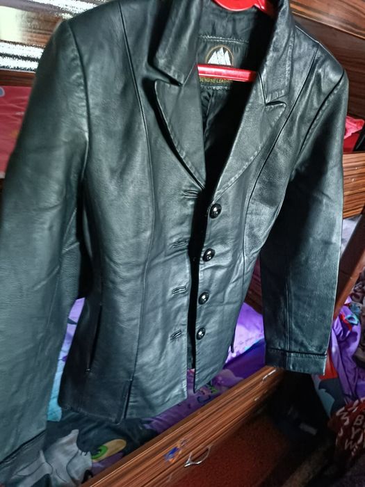 Аёллар коженн. куртка сотилади