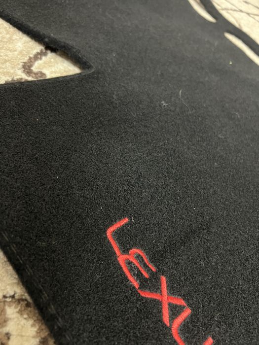 Продам накидку на панель lexus rx300