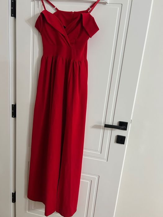 Продавам дълга официална рокля