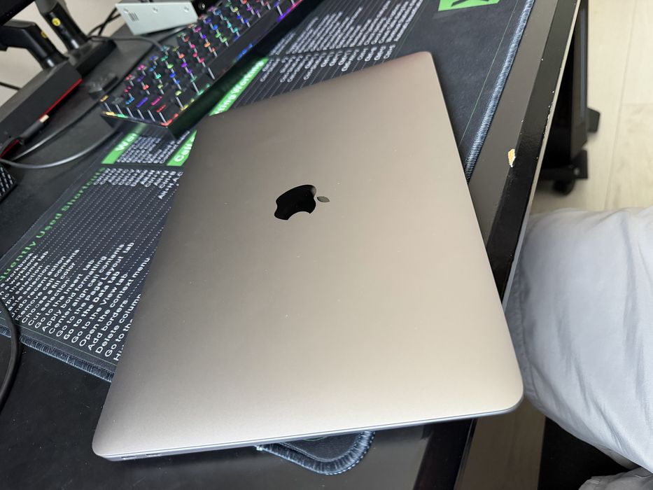 MacBook Air M1 8GB Ram 256SSD 9,9/10 94 cicluri 87%