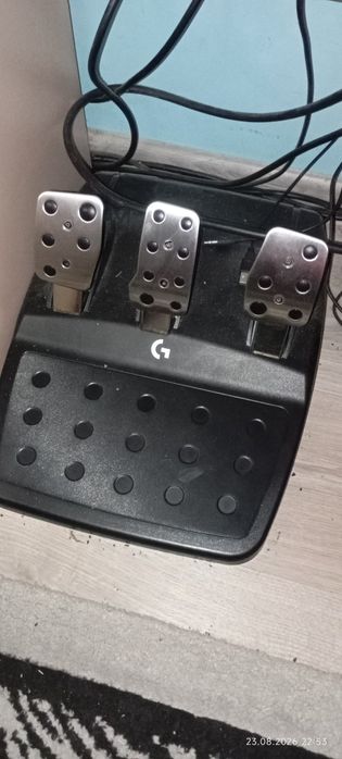 Vând pc gaming cu volan logitech 923 plus pedale si schimbător