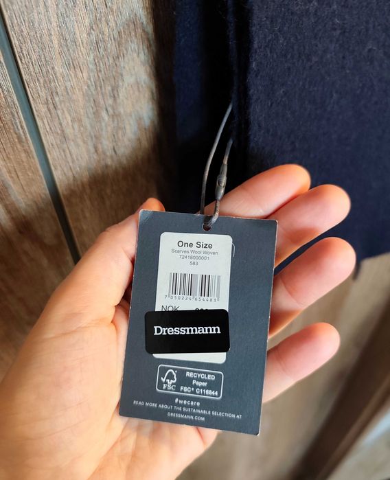 Dressman нов с етикет шал в тъмно синьо от 100 % вълна