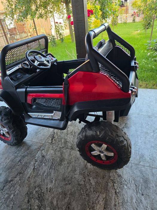 Vând jeep unimog pentru copii.varsta între 2 si 5 ani.