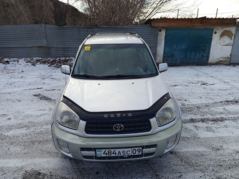 Продаю машину Toyota Rav4