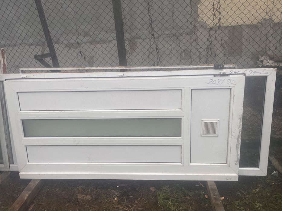 De vânzare uși geamuri second Hand de termopan și calorifere din tablă