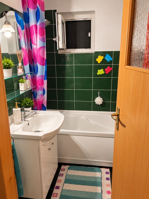 Vând apartament  3 camere