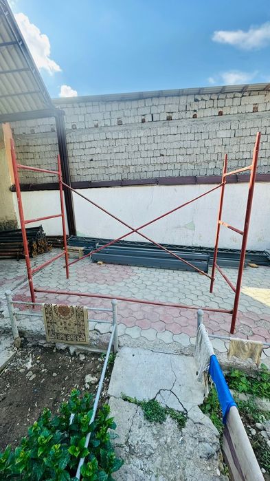 Леса  бу бар Струбцина бар