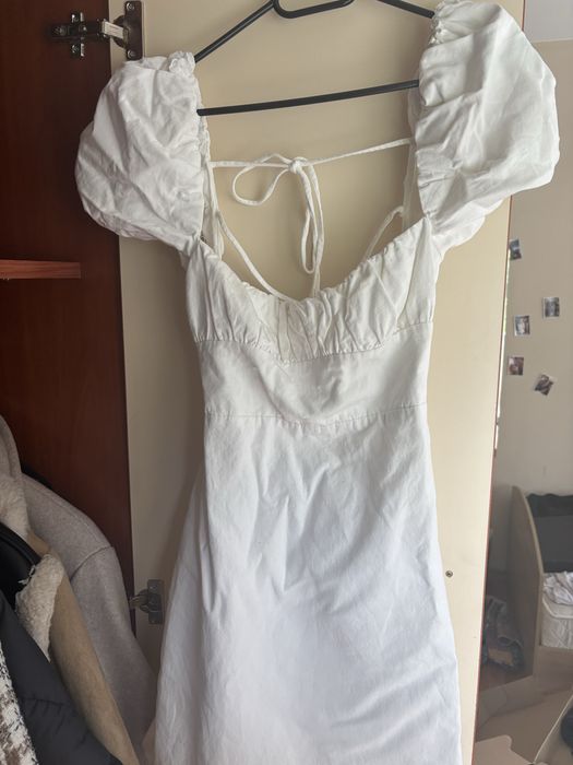 Бяла рокля Зара.
