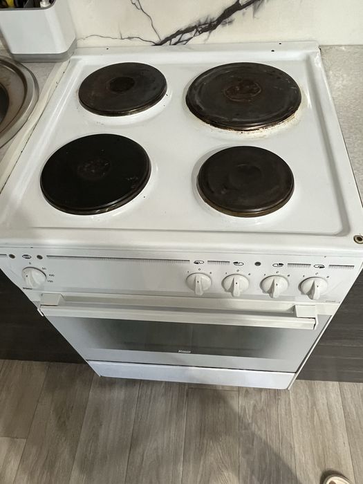 Продам электрическую плиту Rika