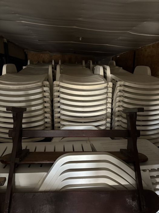 Sezlonguri si umbrele