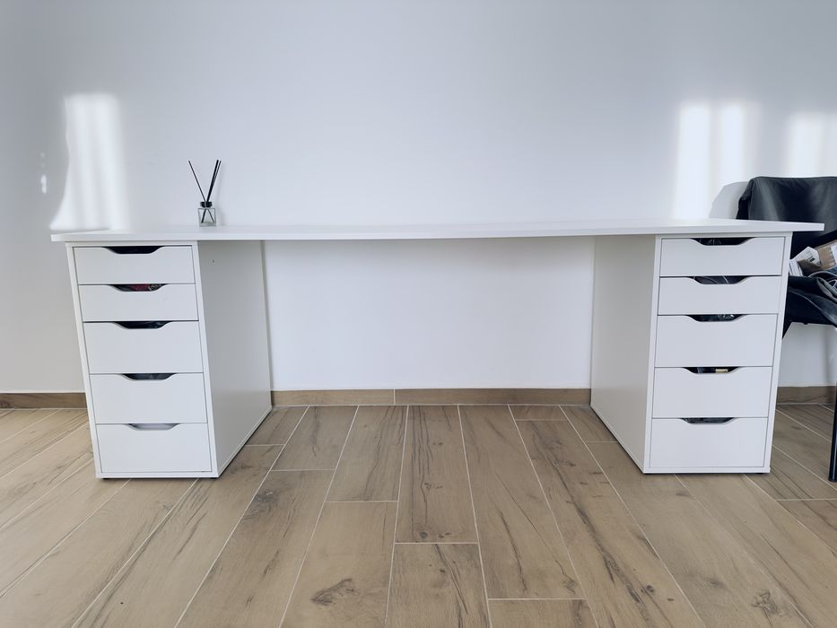 Birou alb cu sertare