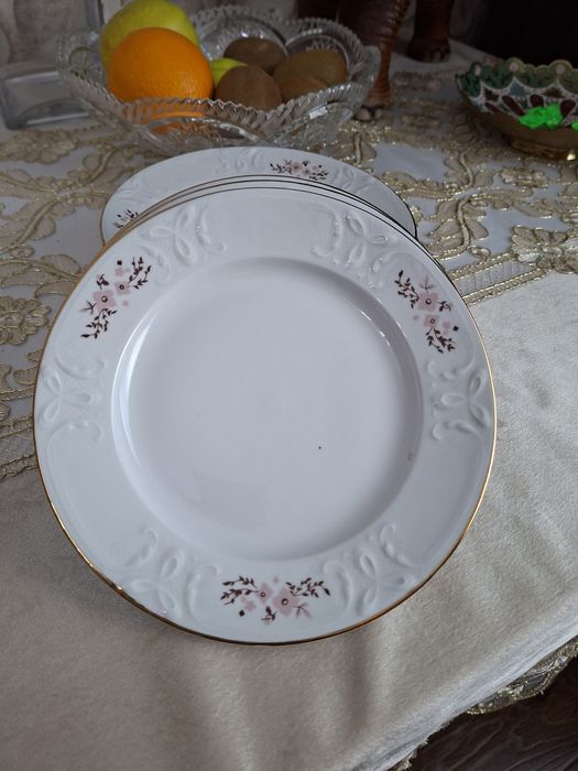 Тарелки диаметр 20, в наличии 8 шт