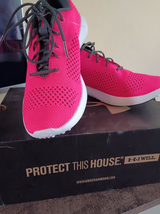 UNDER ARMOUR mărime 38