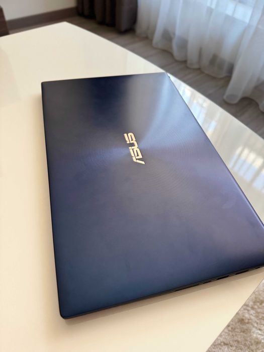 Asus ZenBook UX534FTC – i7, 16GB RAM, 512GB SSD, GTX 1650, ScreenPad