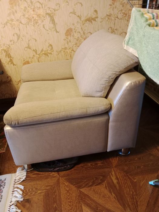 Продам хорошее большое кресло.