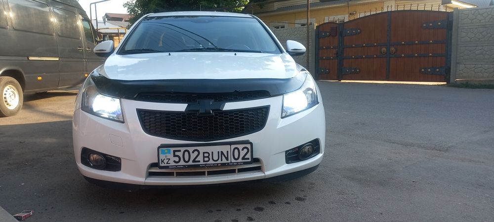 Шевроле Круз автомобиль