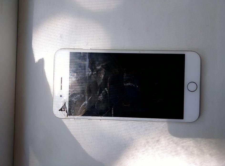 Iphone 8+ не рабочий
