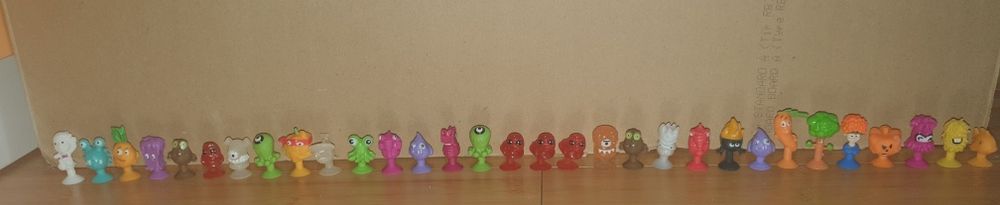 Colectie 202 figurine stikeez si alte accesorii