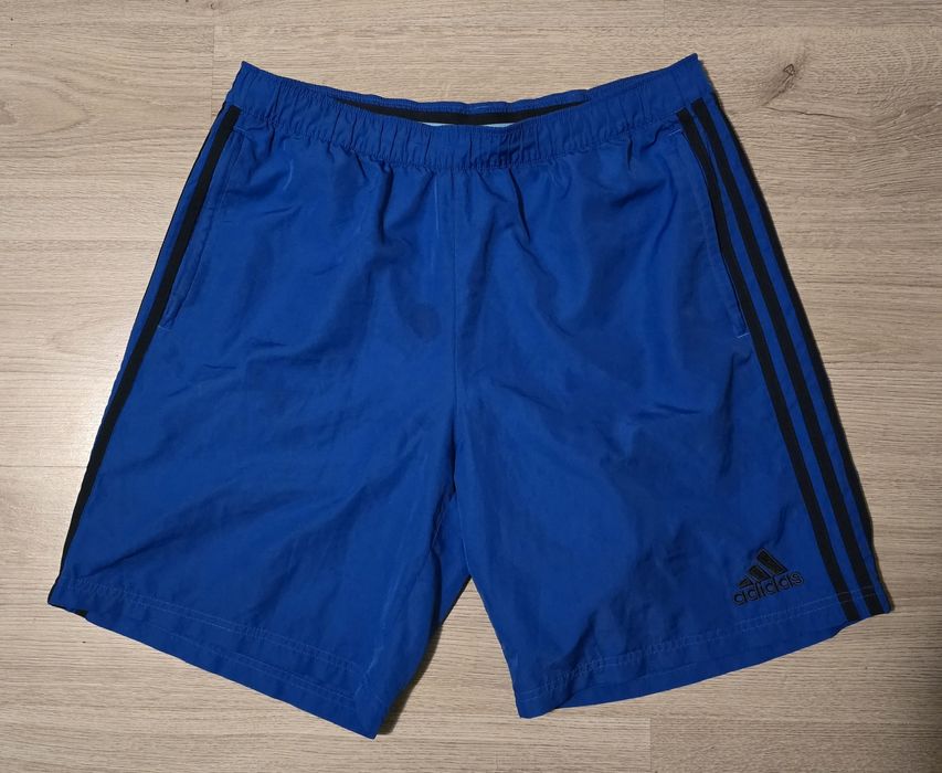 Adidas къси панталони L размер