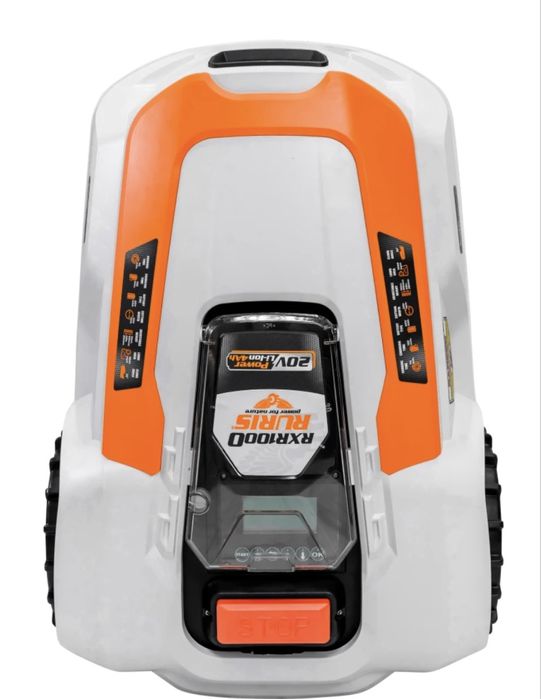 robot tuns gazonul / gradina