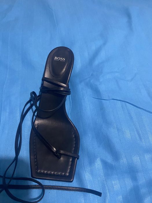 Vand pantofi noi Hugo Boss 400 lei