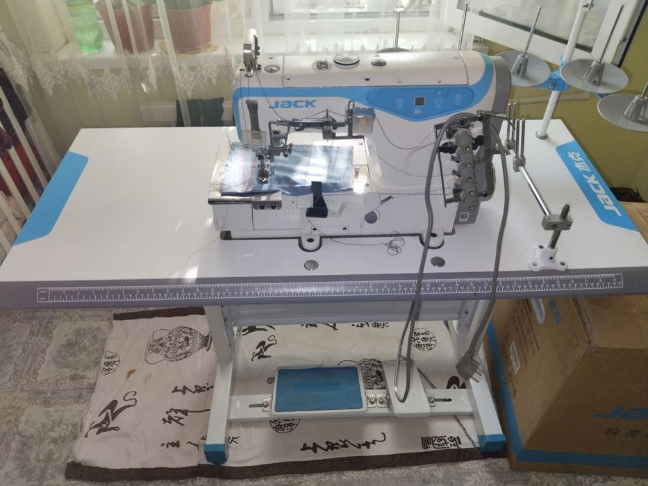 Tikuv mashinasi kóp ishlatilmagan 4-5 marta tikish tikilgan