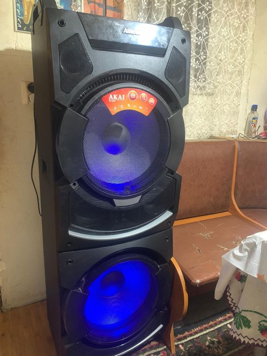 Vând boxa akai activa