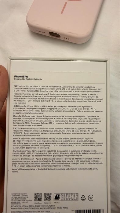 iPhone 15 Pro 128 GB, negru, + 3 huse incluse