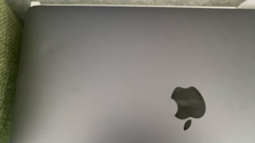 Apple Макбук 2018 г