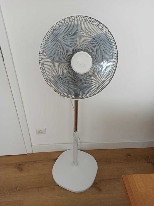 Ventilator cu picior Rowenta Essential+ 3 viteze, diametru 40 cm, Alb