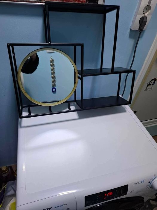 Метална етажерка с огледало