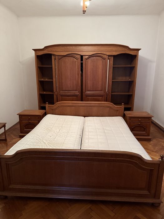 Mobila dormitor lemn masiv, ca nou ( comoda cadou)