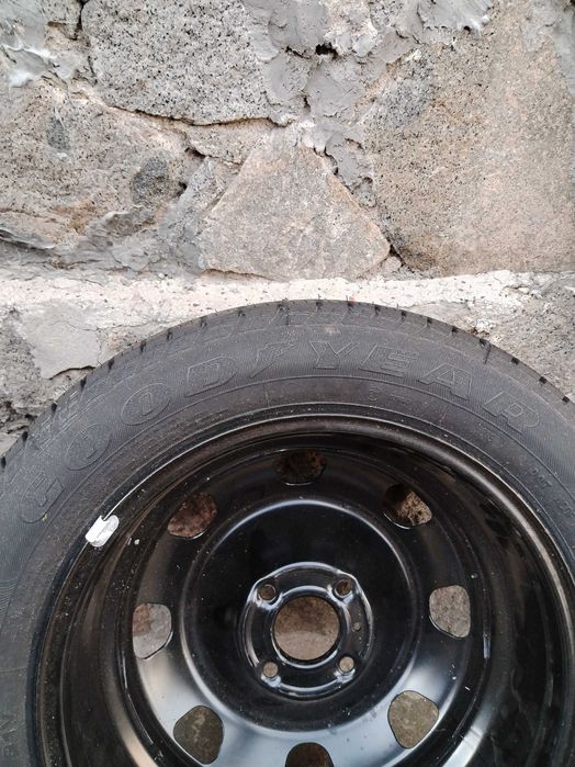 Чисто нова гума Goodyear със джанта за Пежо 307