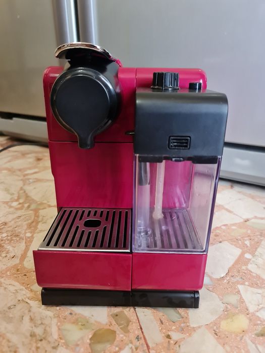 DELONGHI NESPRESSO automat cu lapte ( cappuccino)