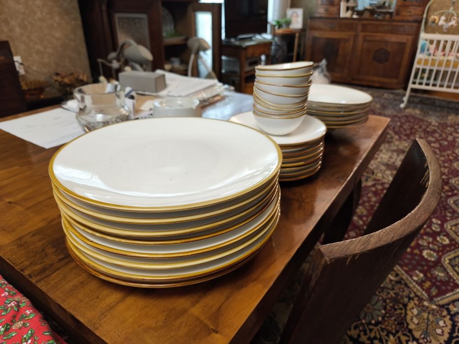 Сервиз чинии от порцелан