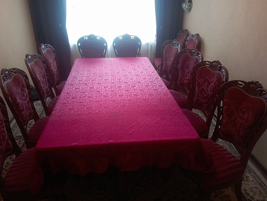 Стол со стульями